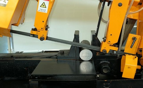 龙马潭数控带锯床自动送料精度会出现偏差吗？